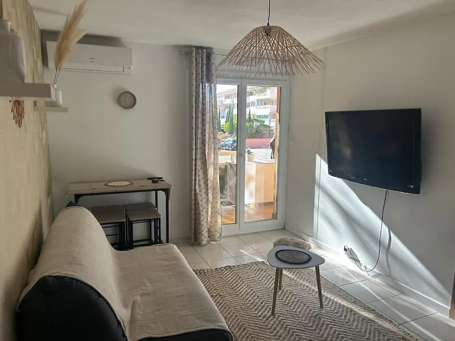 Charmant T2 Renove Proche Plage Et Commerces Bormes-les-Mimosas 0*,  France